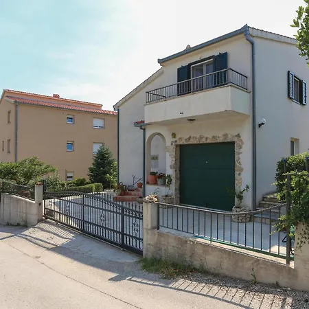 Vikendica Four-bedroom In Kastel Sucurac Ii *