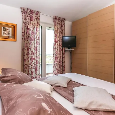 Four-bedroom In Kastel Sucurac Ii Vikendica *