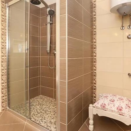 Four-bedroom In Kastel Sucurac Ii Vikendica Kastela
