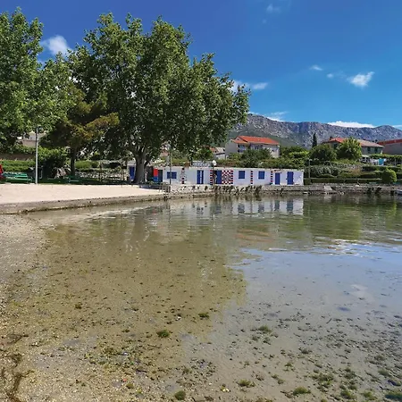 Holiday home Cozy In Kastel Sucurac With Kitchen Kastela