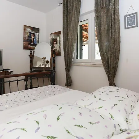 Four-bedroom In Kastel Sucurac Ii * Kastela