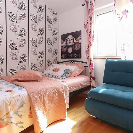 Four-bedroom In Kastel Sucurac Ii Vikendica Kastela