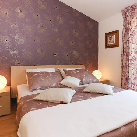 Four-bedroom In Kastel Sucurac Ii Vikendica