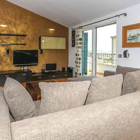 Holiday home Cozy In Kastel Sucurac With Kitchen *