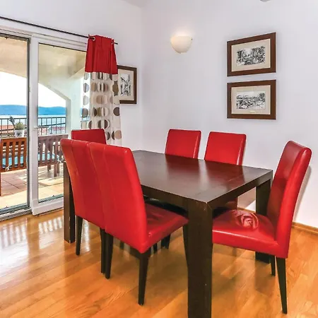 Four-bedroom In Kastel Sucurac Ii Vikendica *