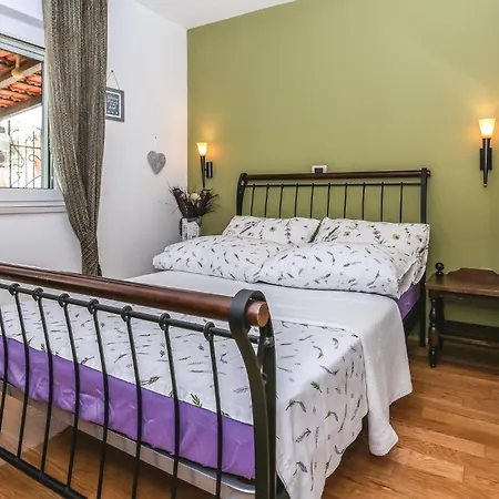 Holiday home Cozy In Kastel Sucurac With Kitchen