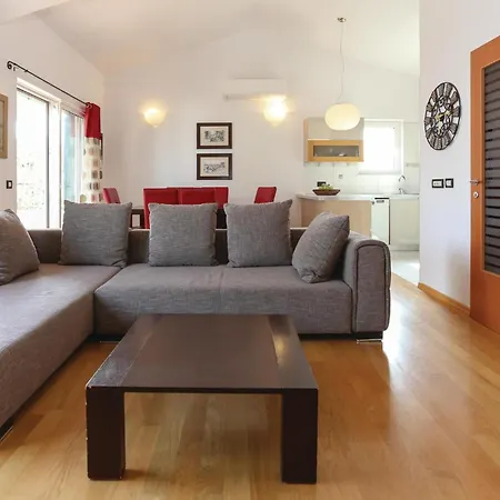 Four-bedroom In Kastel Sucurac Ii Vikendica Kastela
