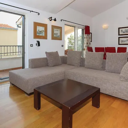 Four-bedroom In Kastel Sucurac Ii Vikendica