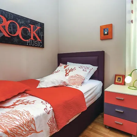 Four-bedroom In Kastel Sucurac Ii Vikendica Kastela
